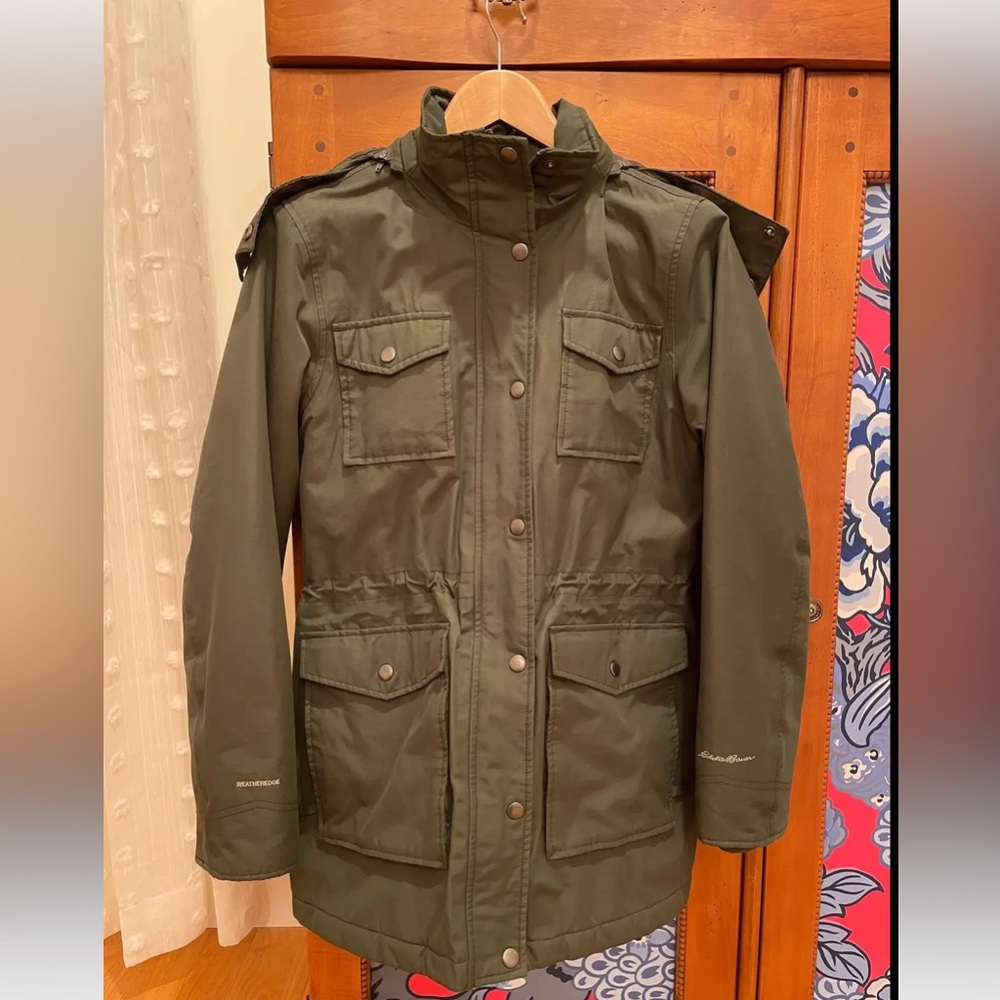 Women's Eddie Bauer Weatheredge Insulated
Jacket. Size Medium. Color: Army Green